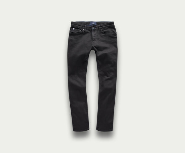De N01 Slim Black van Blue Rivet Jeans wordt getoond tegen een lichtgrijze achtergrond. Deze zwarte jeans benadrukt een klassiek five-pocket-ontwerp met een knoop- en ritssluiting, wat zorgt voor een stijlvolle slim fit.