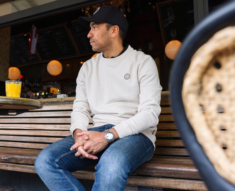 Hoe combineer je heren jeans met verschillende bovenkleding?