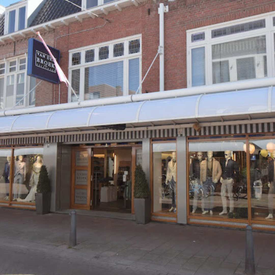 Van_Den_Broek_BlueRivet.jpg