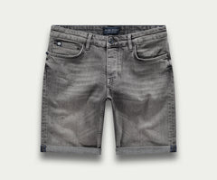 De N01 Short Light Grey Used van Blue Rivet Jeans is een paar grijze denim shorts met een subtiel vervaagde look. Ze zijn uitgerust met riemlussen, een knoop- en ritssluiting en hebben twee voorzakken en twee achterzakken. Het ontwerp is afgewerkt met omgeslagen zomen.